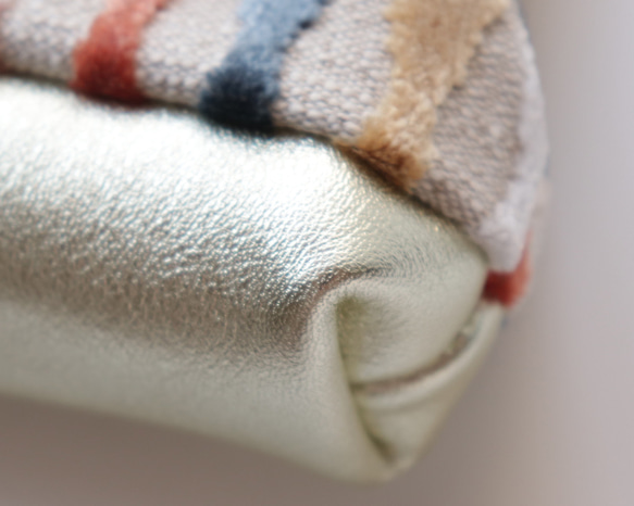 法國/天鵝絨親子搭扣錢包/配件包，天鵝絨布料和牛皮，多色 第4張的照片