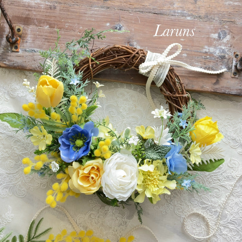 白ラナンキュラスとミモザとチューリップとブルーアネモネのスプリング