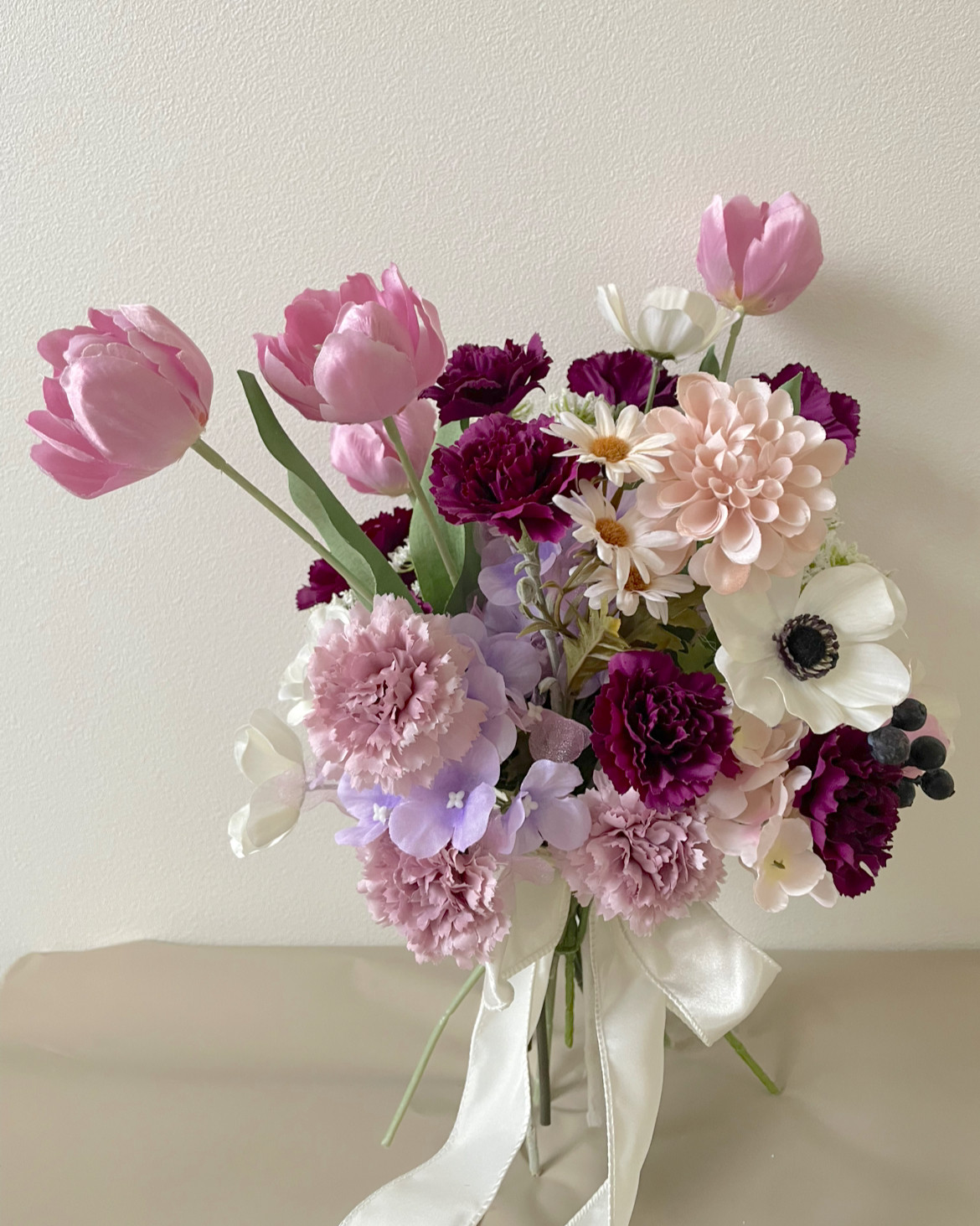 パープルカーネーションとチューリップブーケ　（造花）