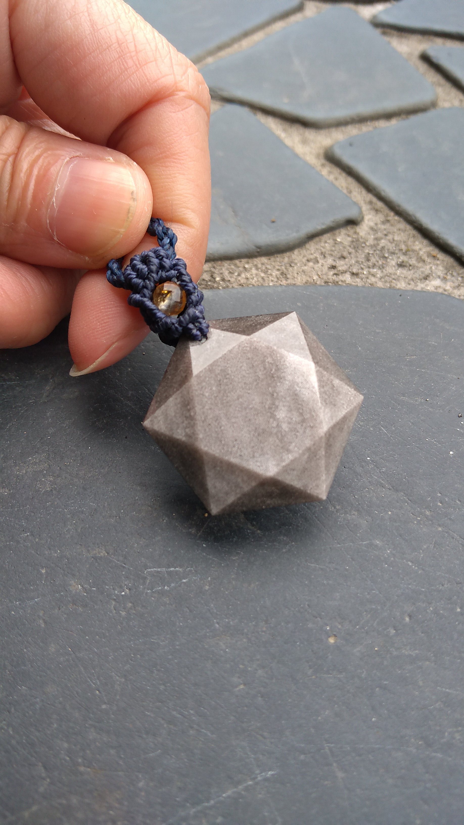 シルバーオブシディアンの天然石マクラメペンダント[PEN-239]