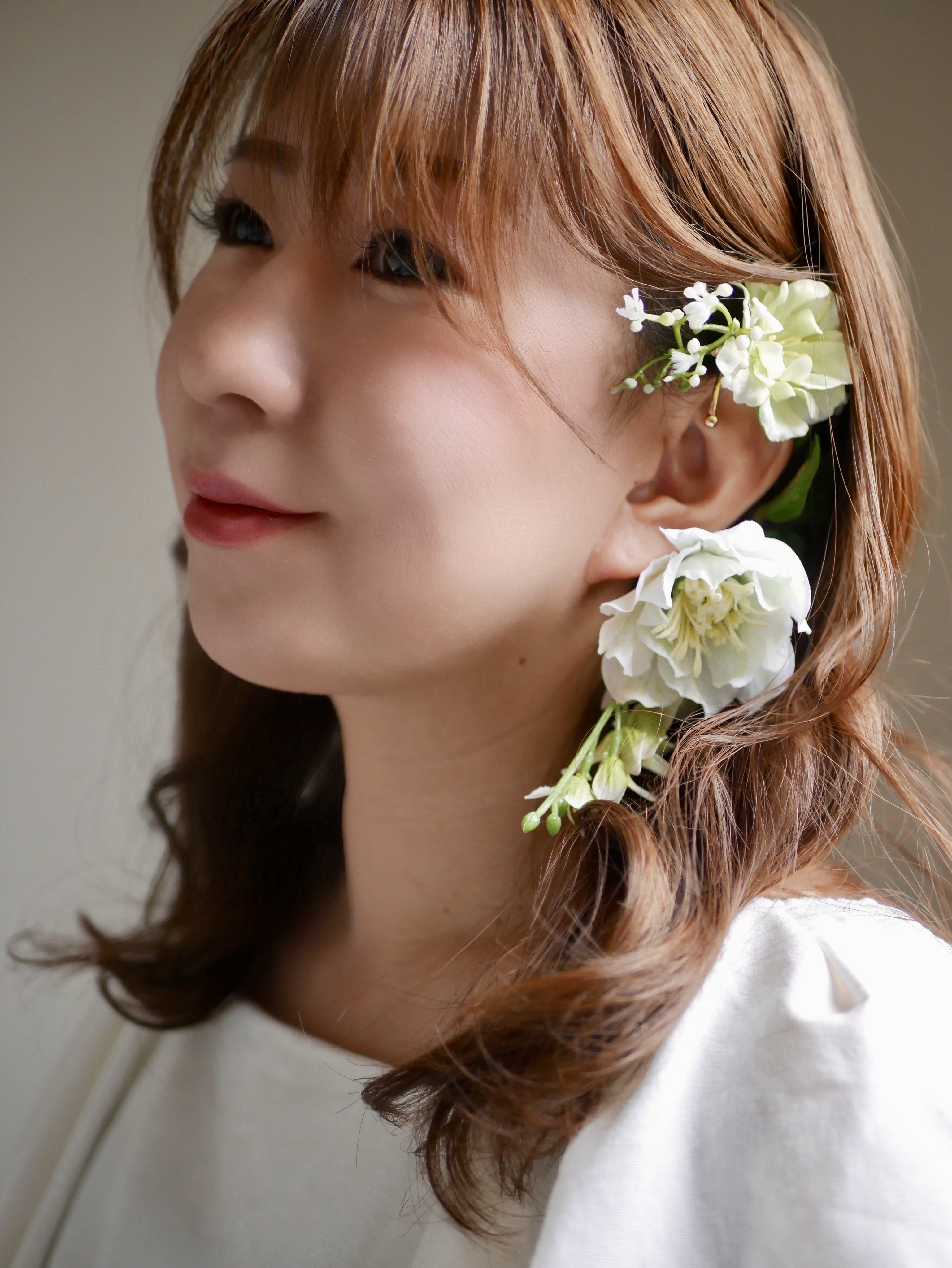 【イザベラ】フラワーイヤーカフ　ウェディングアクセサリー　アーティフィシャル　造花アクセサリー　フラワーイヤリング