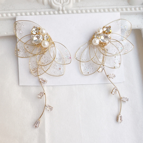 艶きら花びら✨ジルコニアリーフチャームピアス ピアス（スタッド・一 