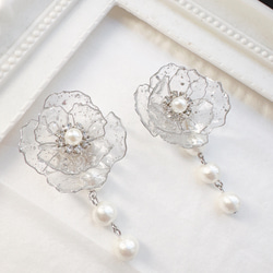 艶キラ☆シルバーラメ＊上品コットンパールフラワーピアス 2枚目の画像