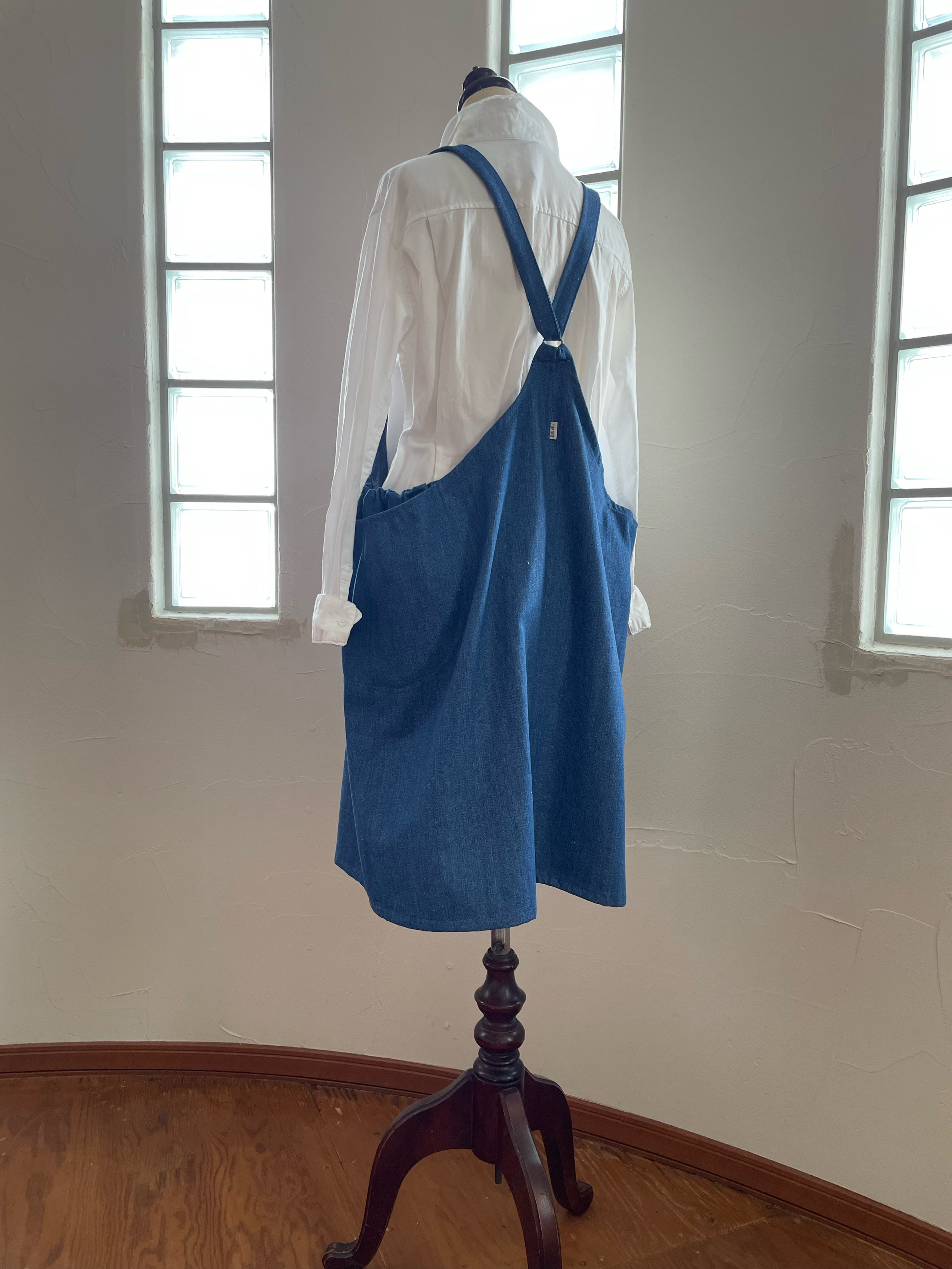 Mサイズ　ライトブルーデニム　綿　エプロン　ワンピース 　仕事用　カフェ キッチン 保育士
