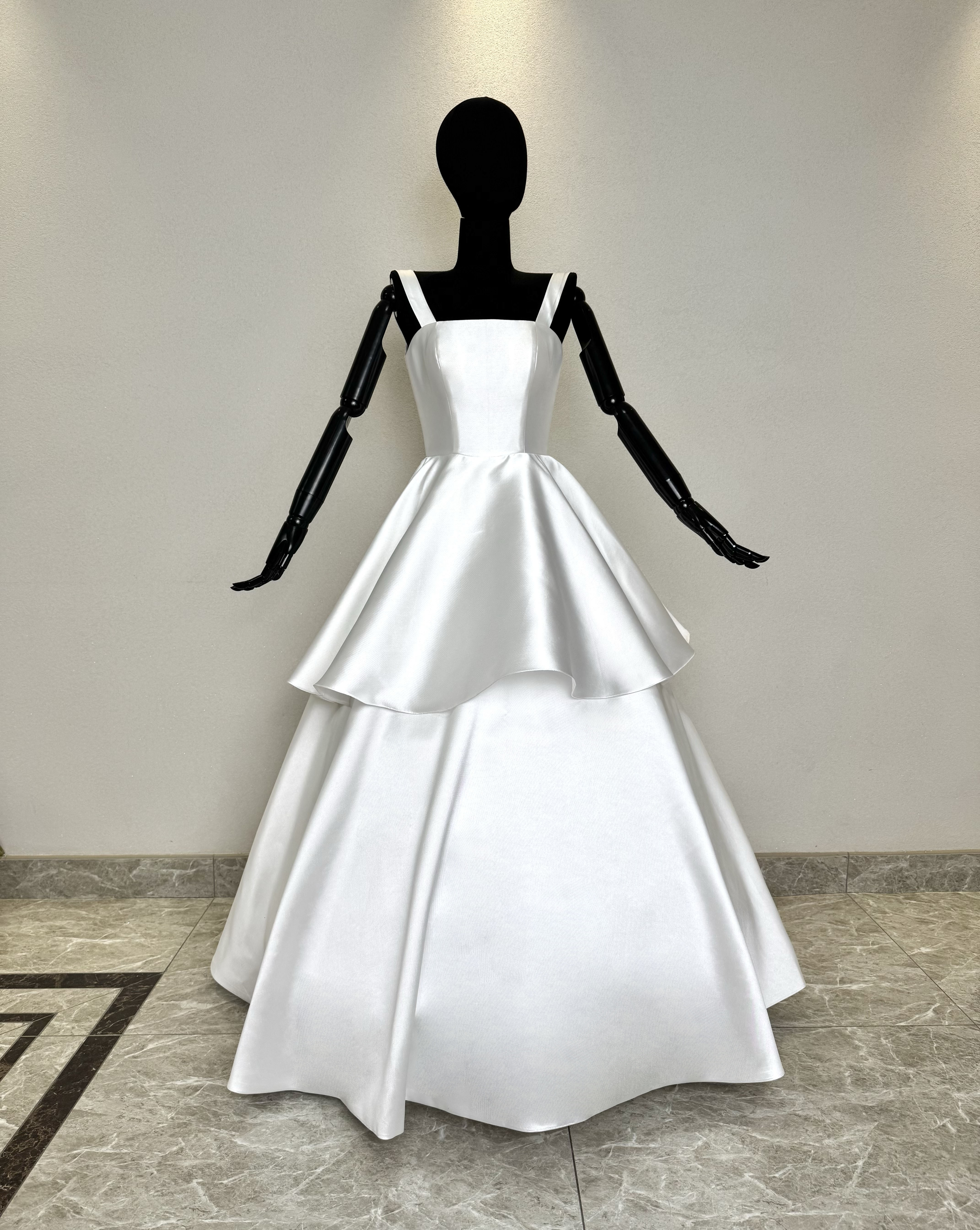 お色直し　赤/黒/紫/テラコッタなど　光沢サテン　優雅　ノースリーブ　スクエア　パーディードレス二次会デート卒業式成人式