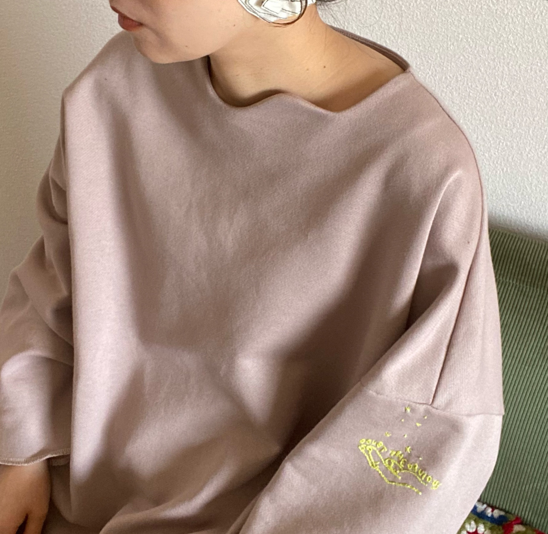 新作/ハンド刺繍スウェット/ミニ裏毛/フリーサイズ/ベージュ/ワイドスリーブ