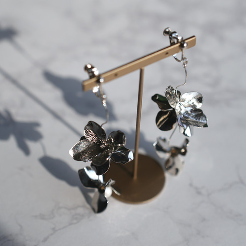 045 シルバーフラワー ウェディングピアス/イヤリング 大ぶり ウェーブ