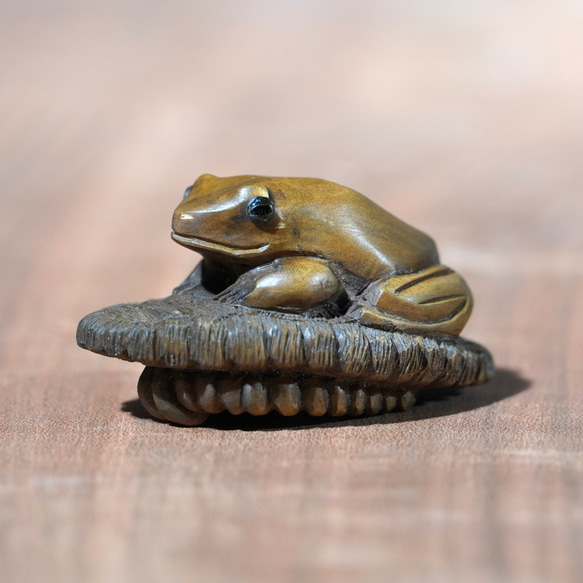印籠 柘植 カエルと鶴 黄楊繊細彫刻 木製 柘植根付 置物 カエル 黄楊