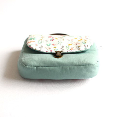 特集掲載作品』ティッシュケースつき♪ バッグ型のポーチ