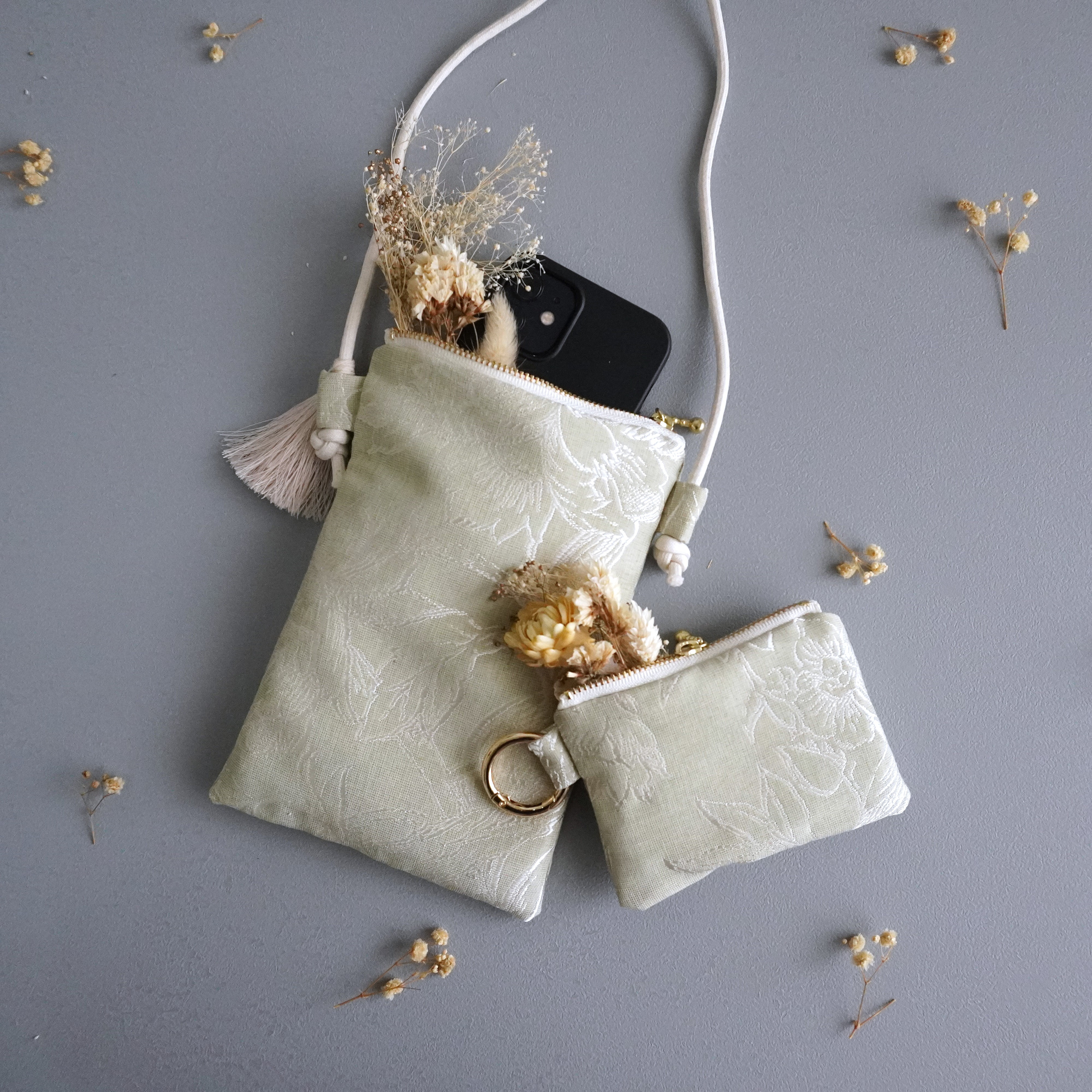 【福袋】スマホポシェットとポーチの2点セット -くすみグリーンベースにボタニカル模様の織- 4,200円