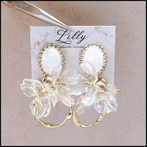 大ぶりピアス/オーロラ/花/ゴールド/ビーズ刺繍/揺れる/フープピアス