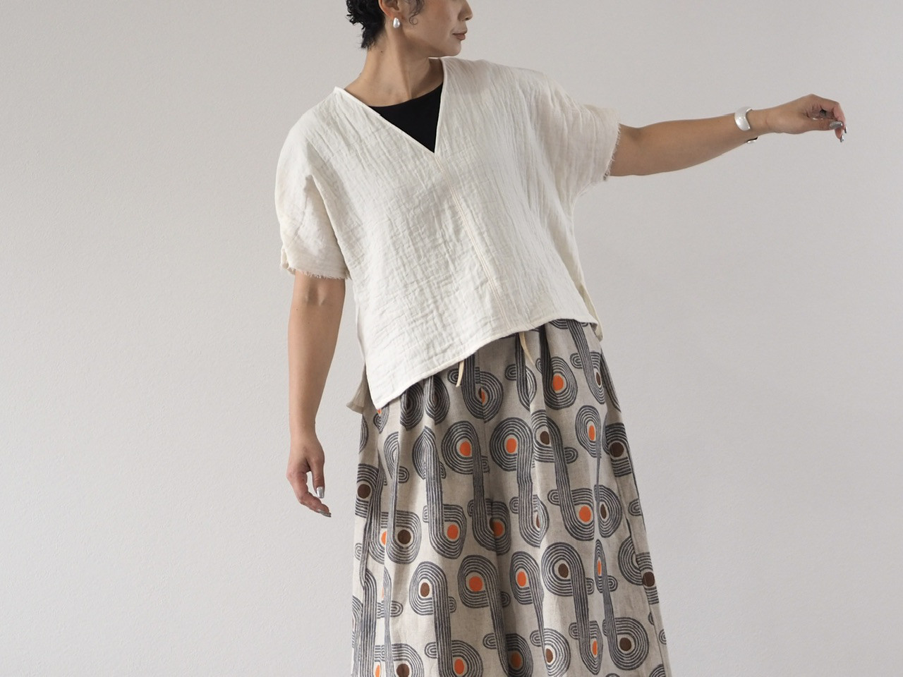 ふっくら。トリプルガーゼのVネックトップス