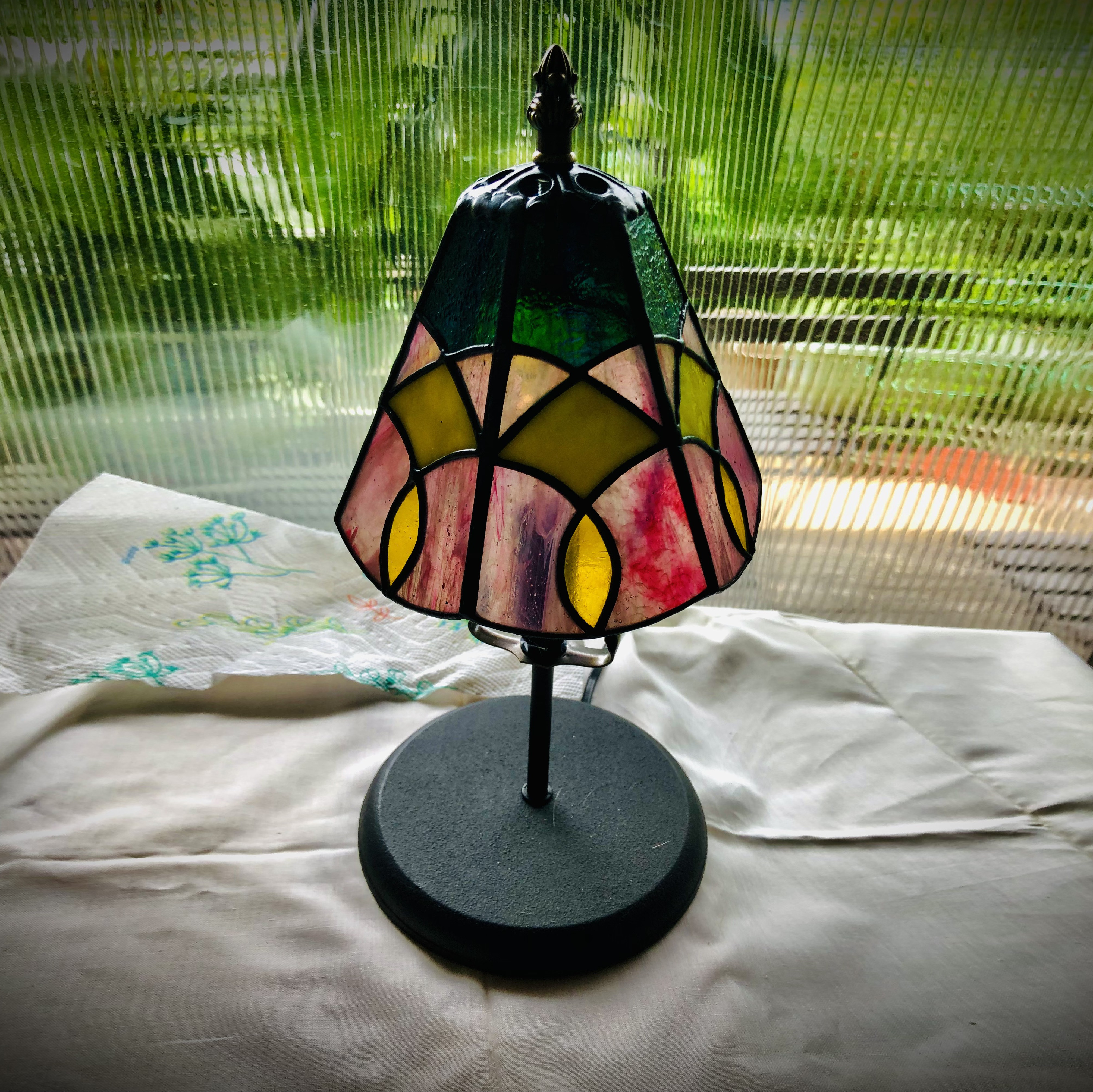 光の色を楽しむ 、ステンドグラス   ランプスタンド ランプシェード インテリア照明 小型ランプ