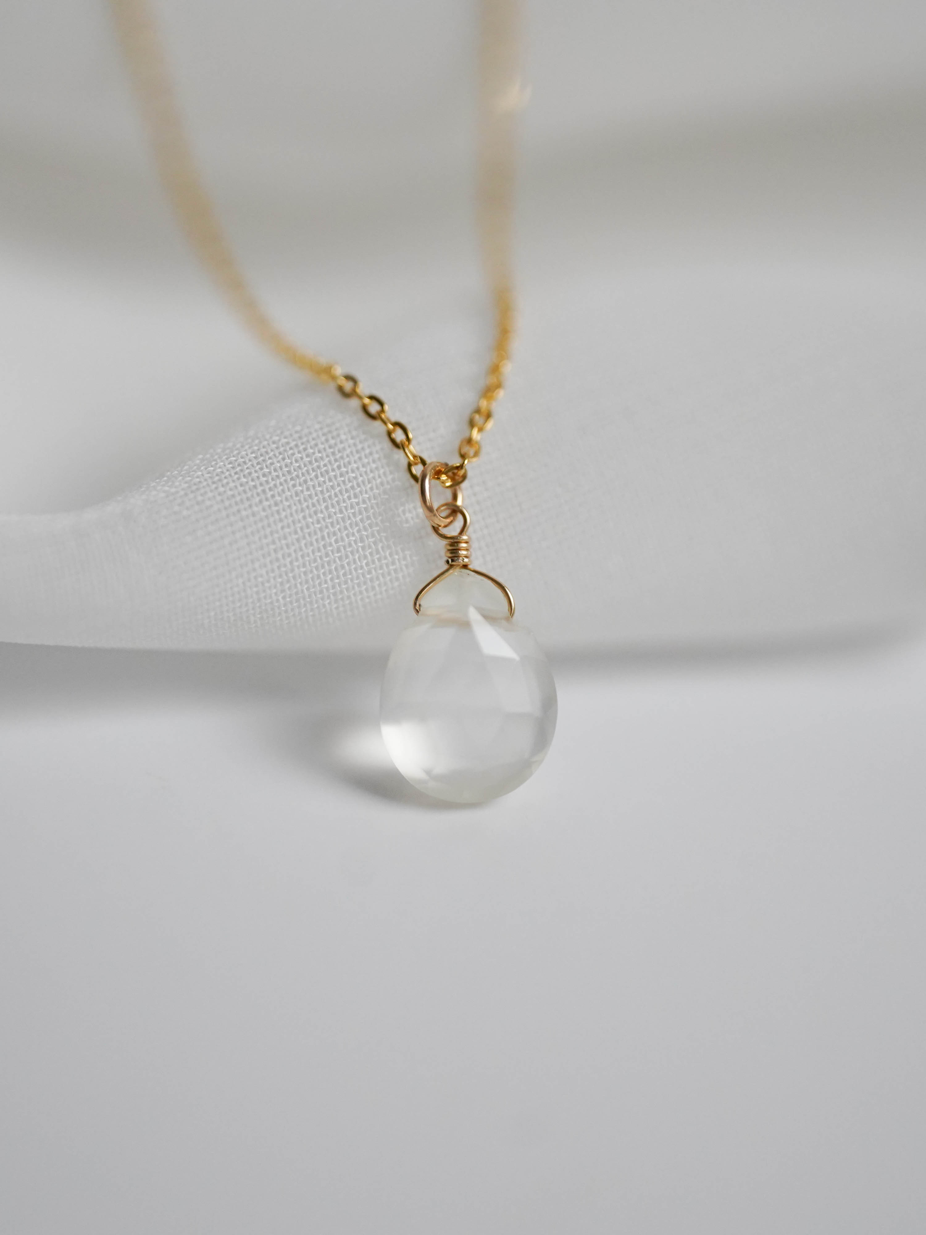 セイロンムーンストーン ペアシェイプ ネックレス