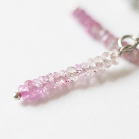 （獨一無二）寶石品質粉紅藍寶石漸變耳環（20 毫米，醫用不鏽鋼） 第1張的照片