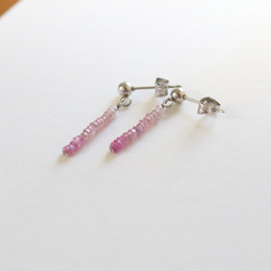 （獨一無二）寶石品質粉紅藍寶石漸變耳環（20 毫米，醫用不鏽鋼） 第2張的照片