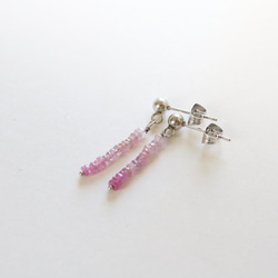 （獨一無二）寶石品質粉紅藍寶石漸變耳環（20 毫米，醫用不鏽鋼） 第5張的照片