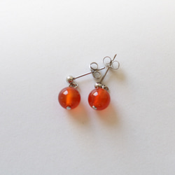 （獨一無二）圓形紅玉髓單石耳環（8 毫米，醫用不鏽鋼） 第5張的照片