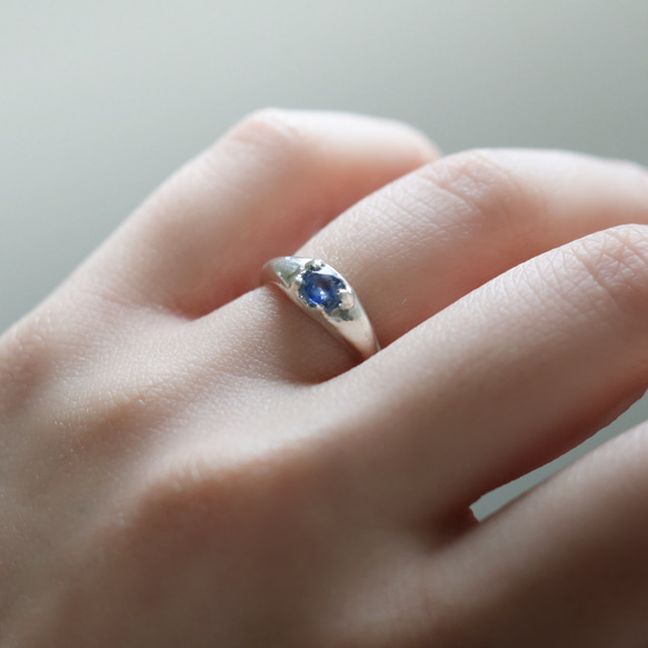 （獨一無二，925 銀）藍寶石戒指（5 毫米，8 號） 第5張的照片