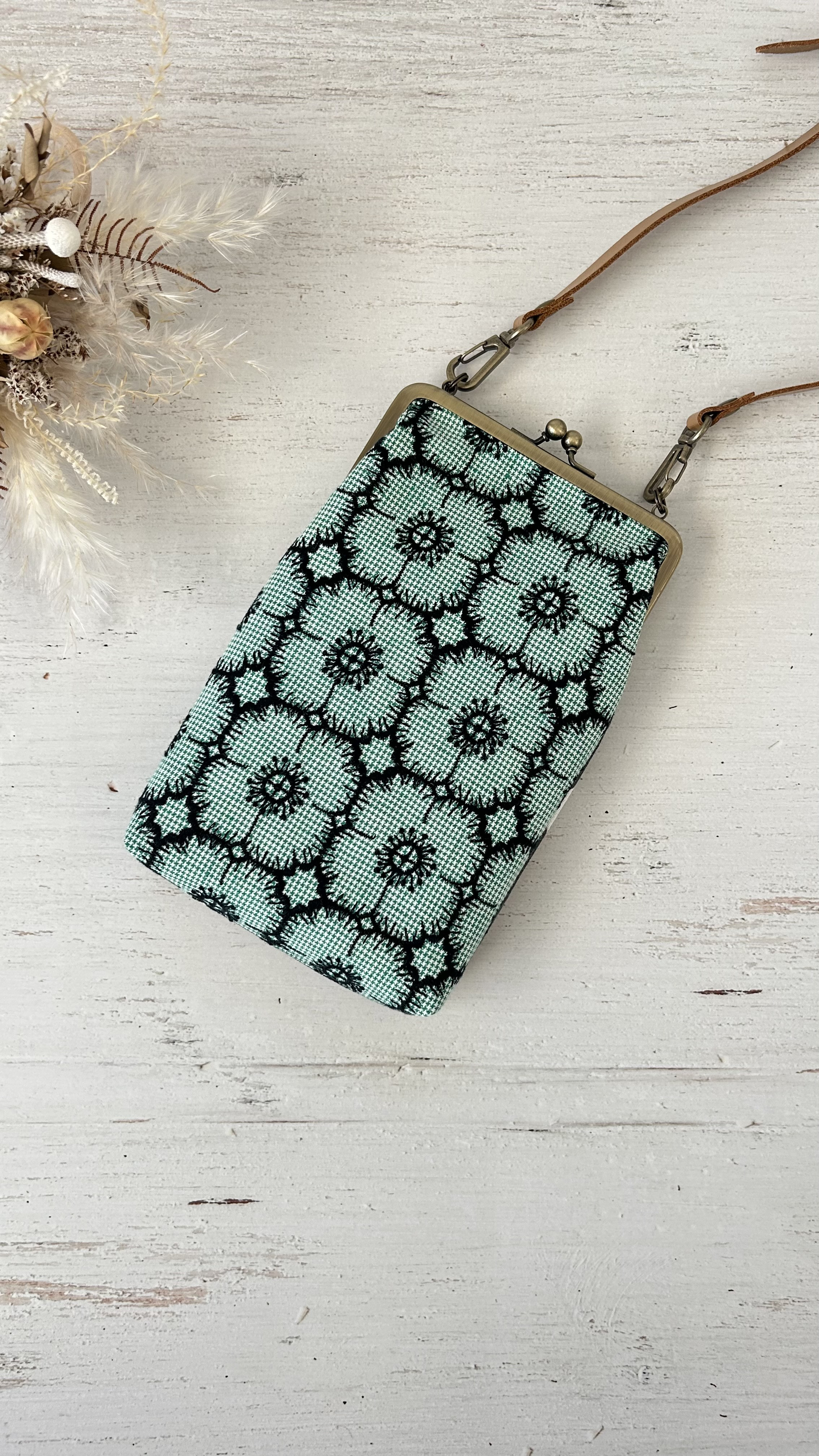 ミナペルホネン  ダブルフェイススマホポシェット　anemone