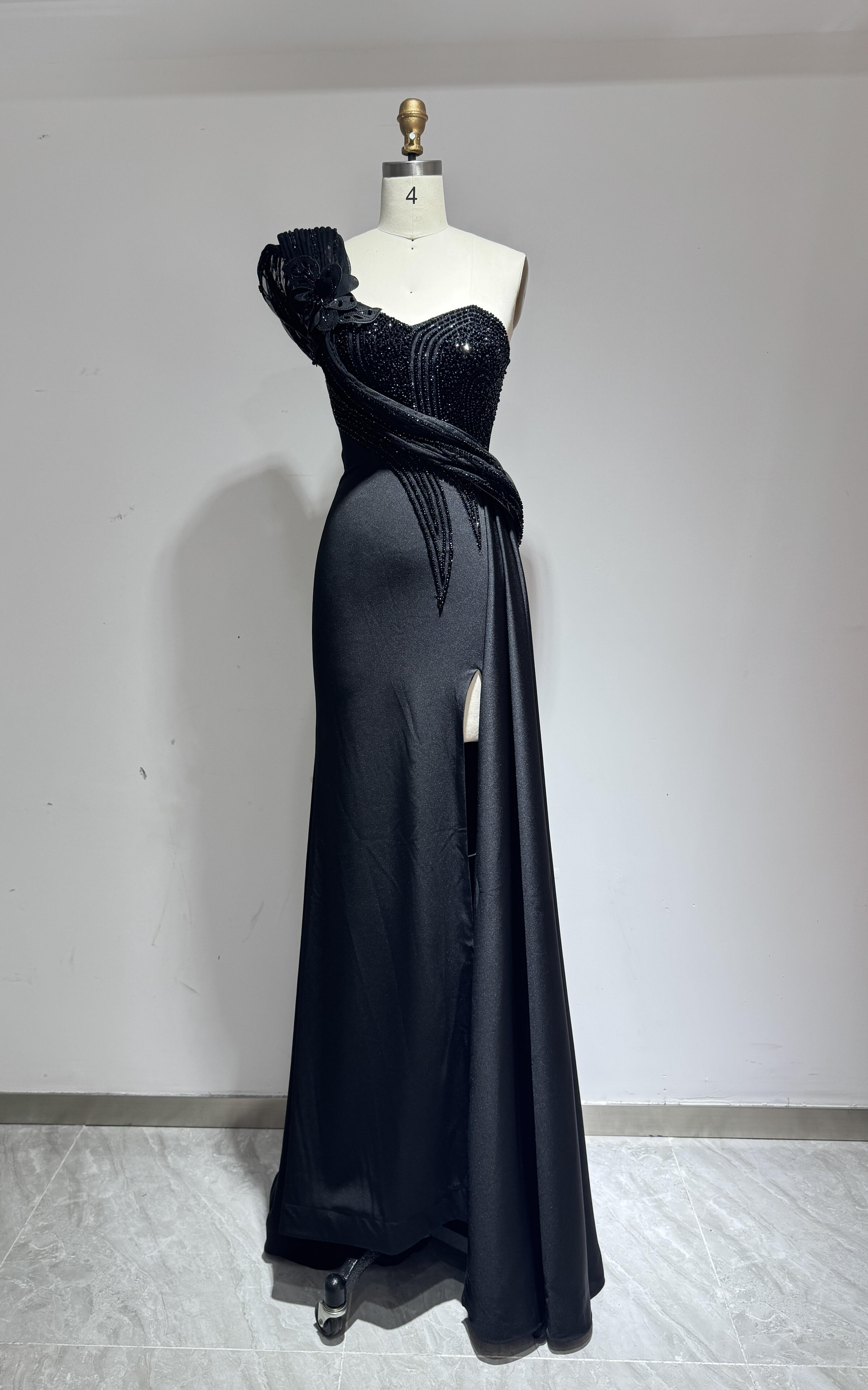 素敵　アシメドレス　ワンショルダー　キラキラ　ビーズ　ブラック　タイトスカート　スリット　優雅　ステージ衣装演奏　フリル