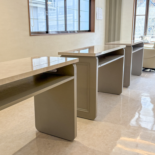 かわいいネイルテーブルW1200 大理石天板 足が丸くなっているネイル