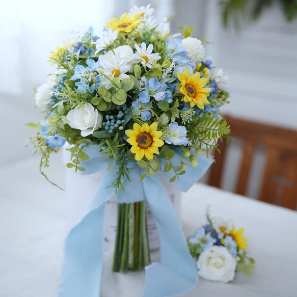 ホワイトブルーの小花とひまわりのブーケ ウェディングブーケ ブーケ