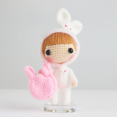 あみあみっこno白うさぎのお耳付きフードの着ぐるみのおもちちゃん