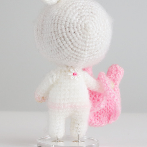 あみあみっこno白うさぎのお耳付きフードの着ぐるみのおもちちゃん