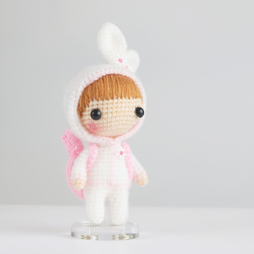 あみあみっこno白うさぎのお耳付きフードの着ぐるみのおもちちゃん