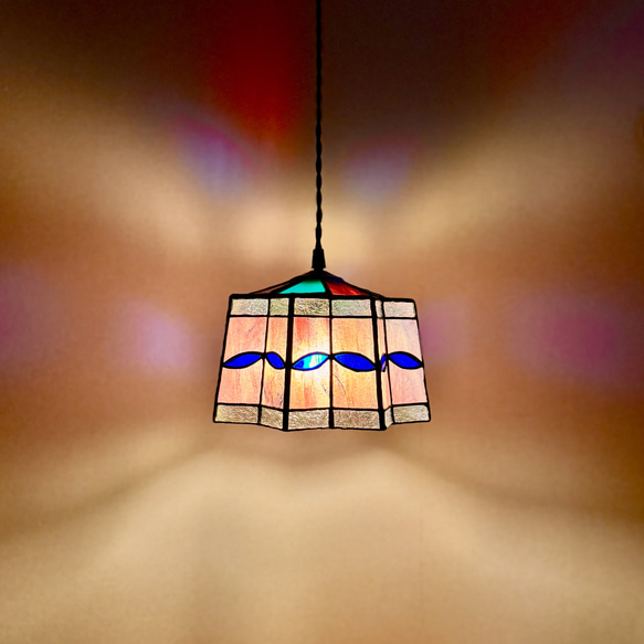 光の色を楽しむ 、ステンドグラス ランプスタンド ランプシェード