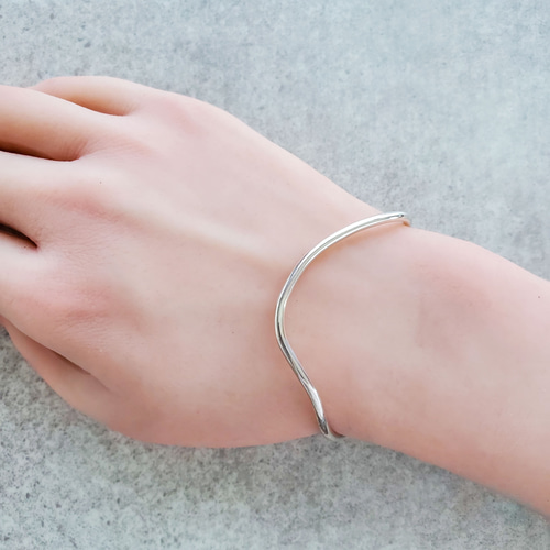 【新品】カレンシルバー　バングル　32g ユニセックス カレンシルバー バングル - メルカリ