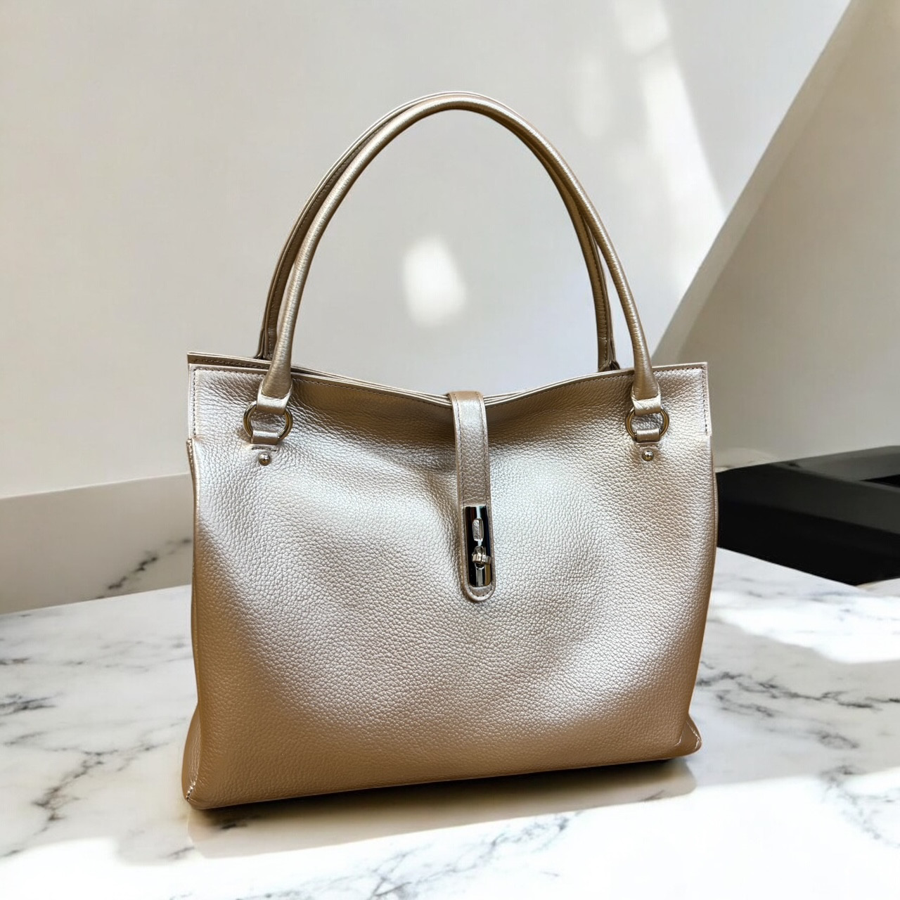 オール牛革 本革バッグ トートバッグ ハンドバッグ ヒネリ金具付き 軽量 リアル シュリンクレザー ピンクゴールド