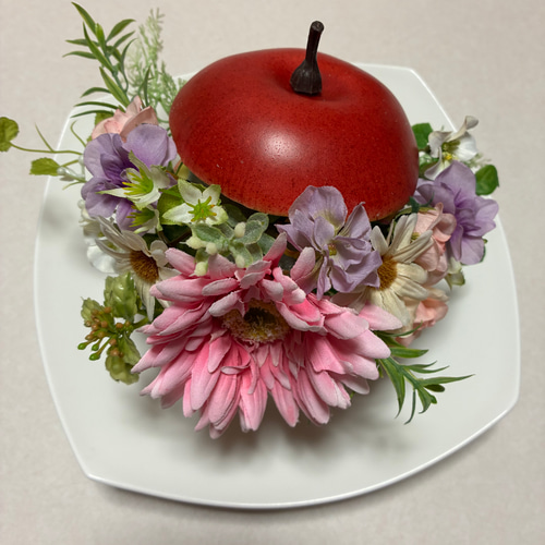 赤りんごのフラワーアレンジ＊送料無料 アートフラワー mizuka