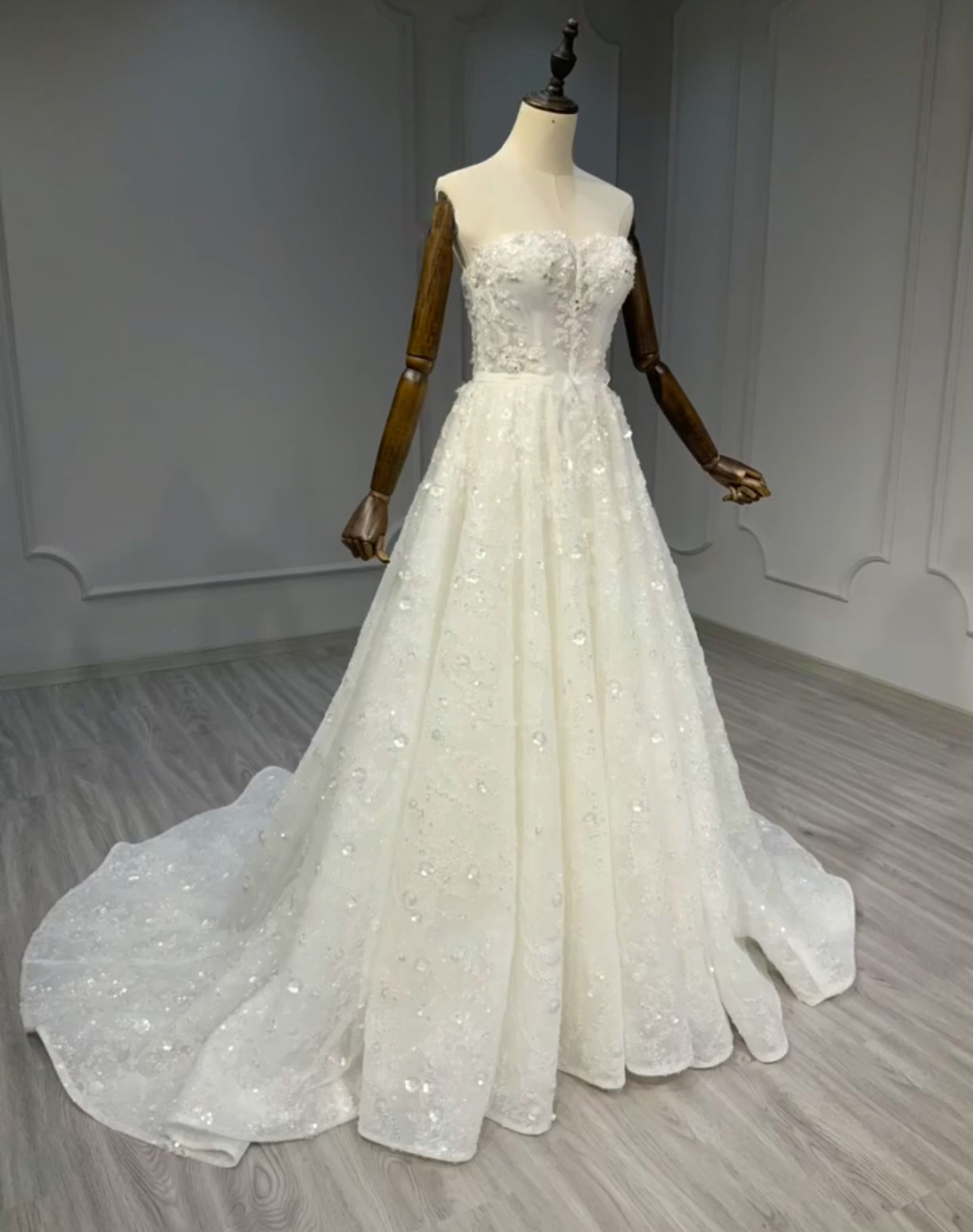 美品　韓国風　立体感花飾り　白　スレンダーライン　編みあげ　ビスチェライン　トレーン　サイズオーダー可能発表会演奏会花嫁