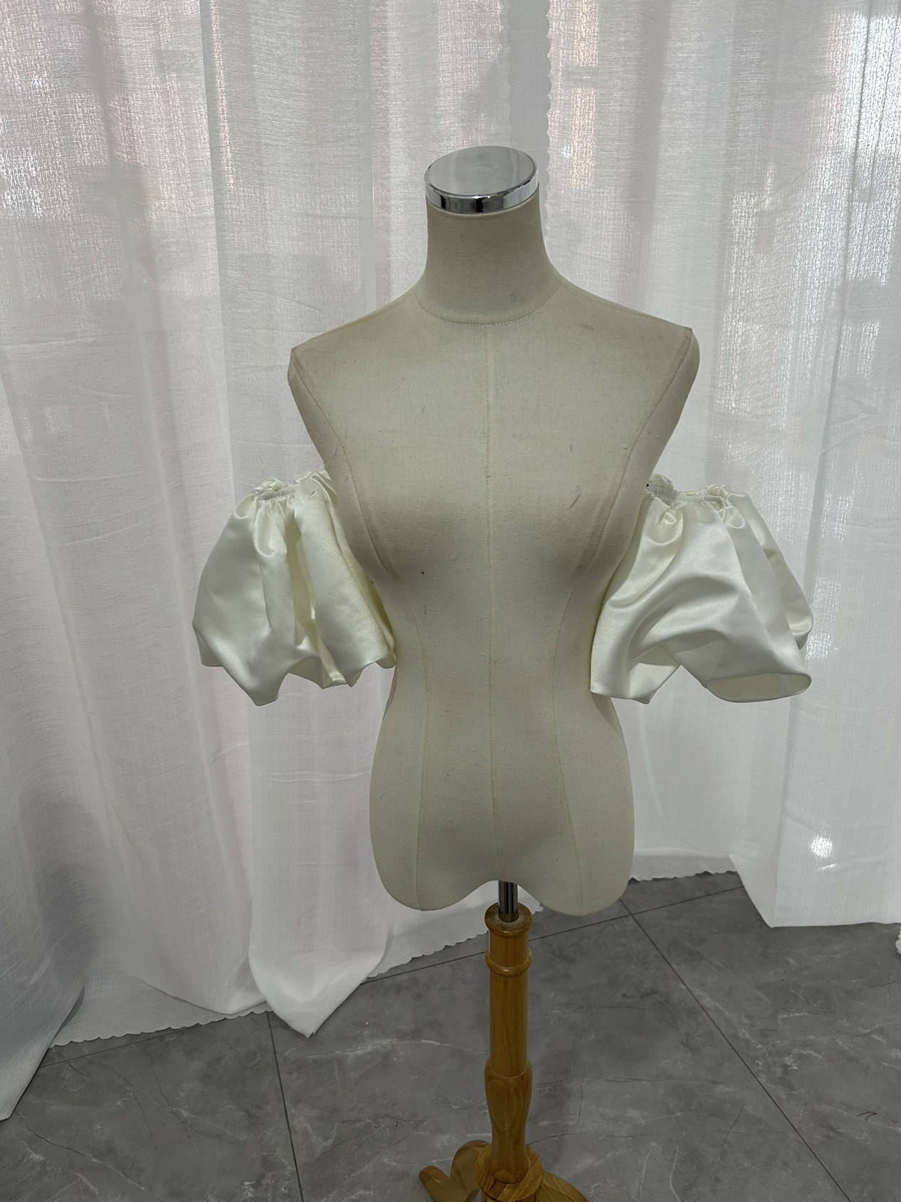 送料無料！高級サテン  取り外し袖 ショルダーの付け袖 パフスリーブ オーダー可能 二の腕を隠せるお袖