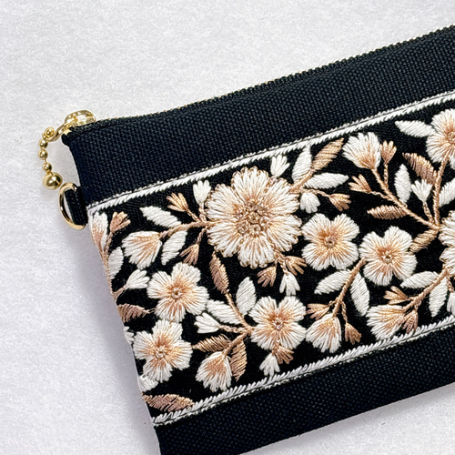 薄くて軽い！インド刺繍リボンの仕切りつきお財布ポーチ（数量限定