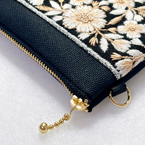 薄くて軽い！インド刺繍リボンの仕切りつきお財布ポーチ（数量限定