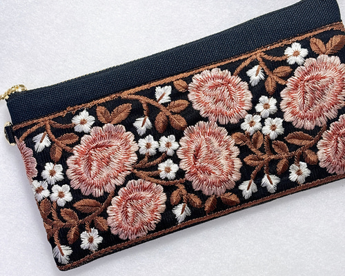 インド刺繍リボン　フラットポーチ　専用ページ 薄くて軽い！インド刺繍リボンの仕切りつきお財布ポーチ（数量