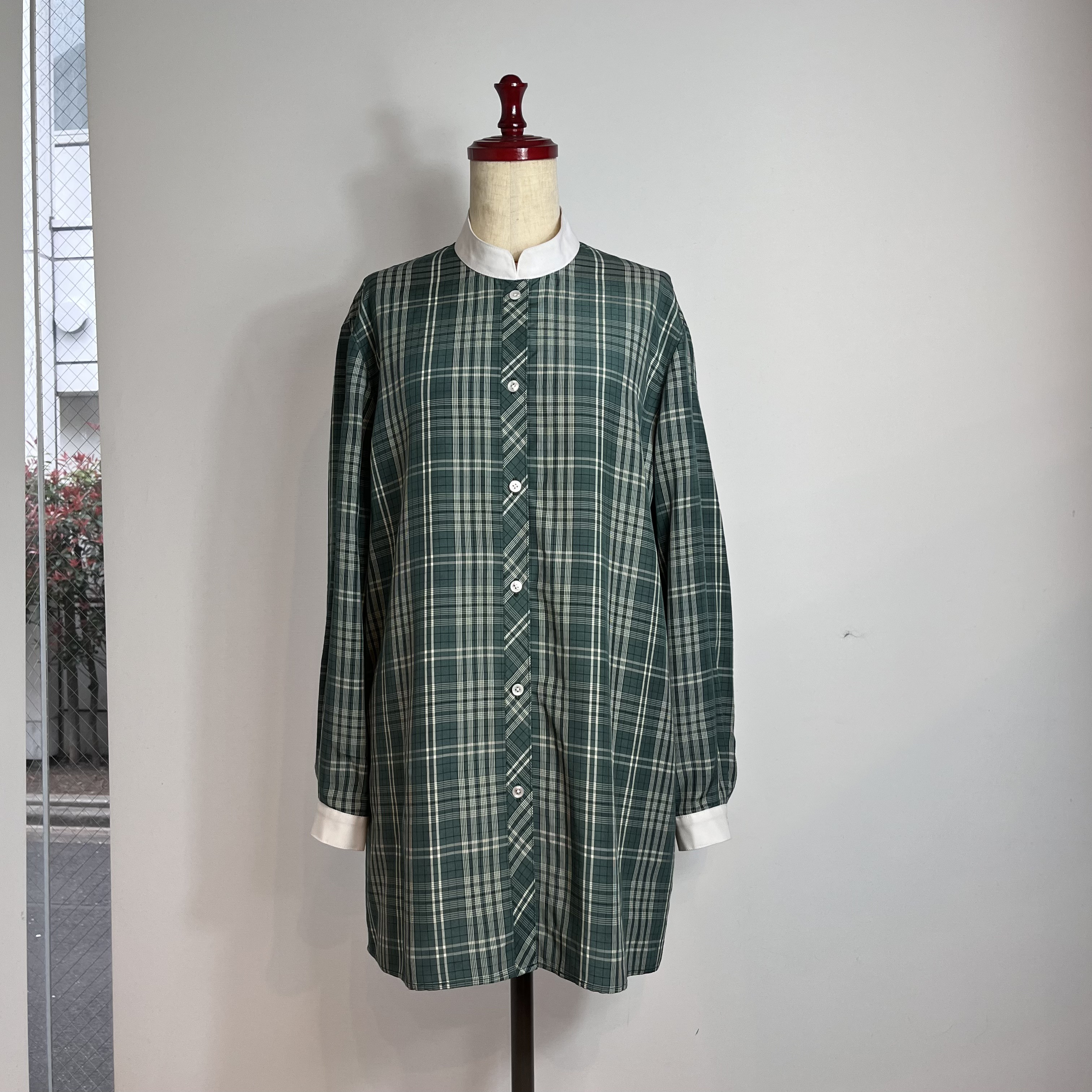 ［送料無料］　グリーのチェックに白い襟とかフスのシャツ(一点物)