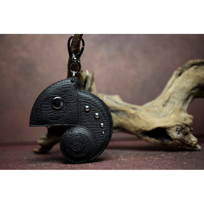 88色からオーダー可！！ カメレオン デザイン / ヤギ革 キーホルダー ( ラージ )