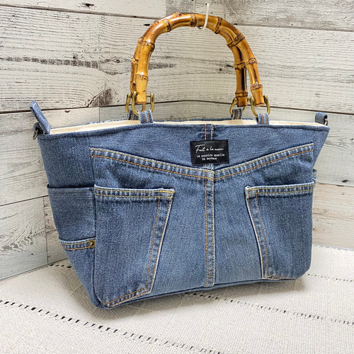 デニムリメイク　編み込みトートバッグ　バンブー持ち手　Blue denim デニムリメイク 編み込みトートバッグ バンブー持ち手 ブルー系