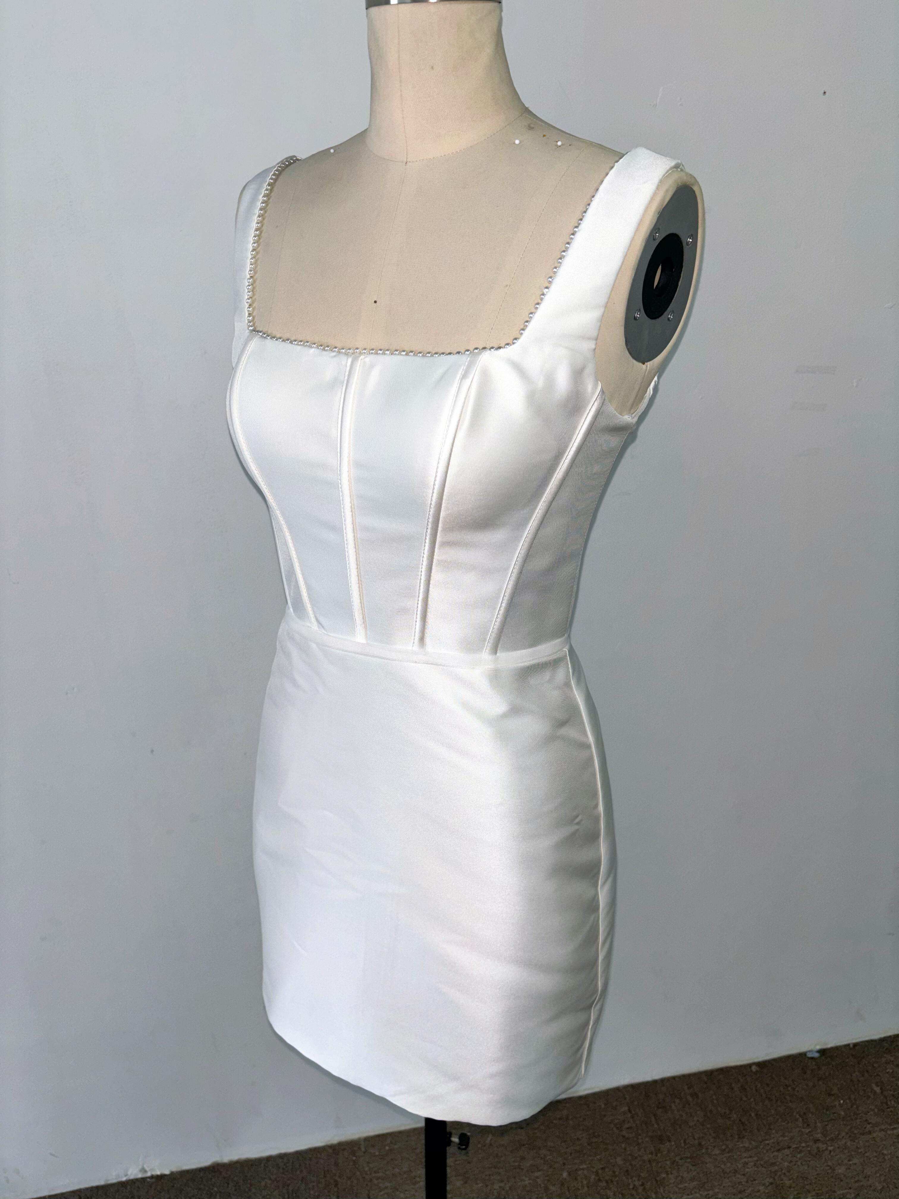 高品質保証　優雅なシルエット　光沢サテン　サイズオーダー可能　シンプルなミニドレス　チャック　袖無パーティードレス音楽会