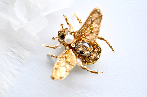 手刺繡　蜂のブローチ　ゴールド 12枚目の画像