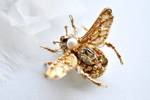手刺繡　蜂のブローチ　ゴールド 11枚目の画像