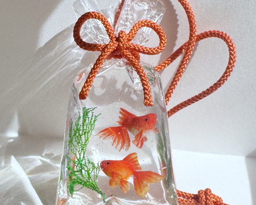 縁日の金魚袋（琉金紅白 琉金赤） ストラップ 帯飾り ミニチュア