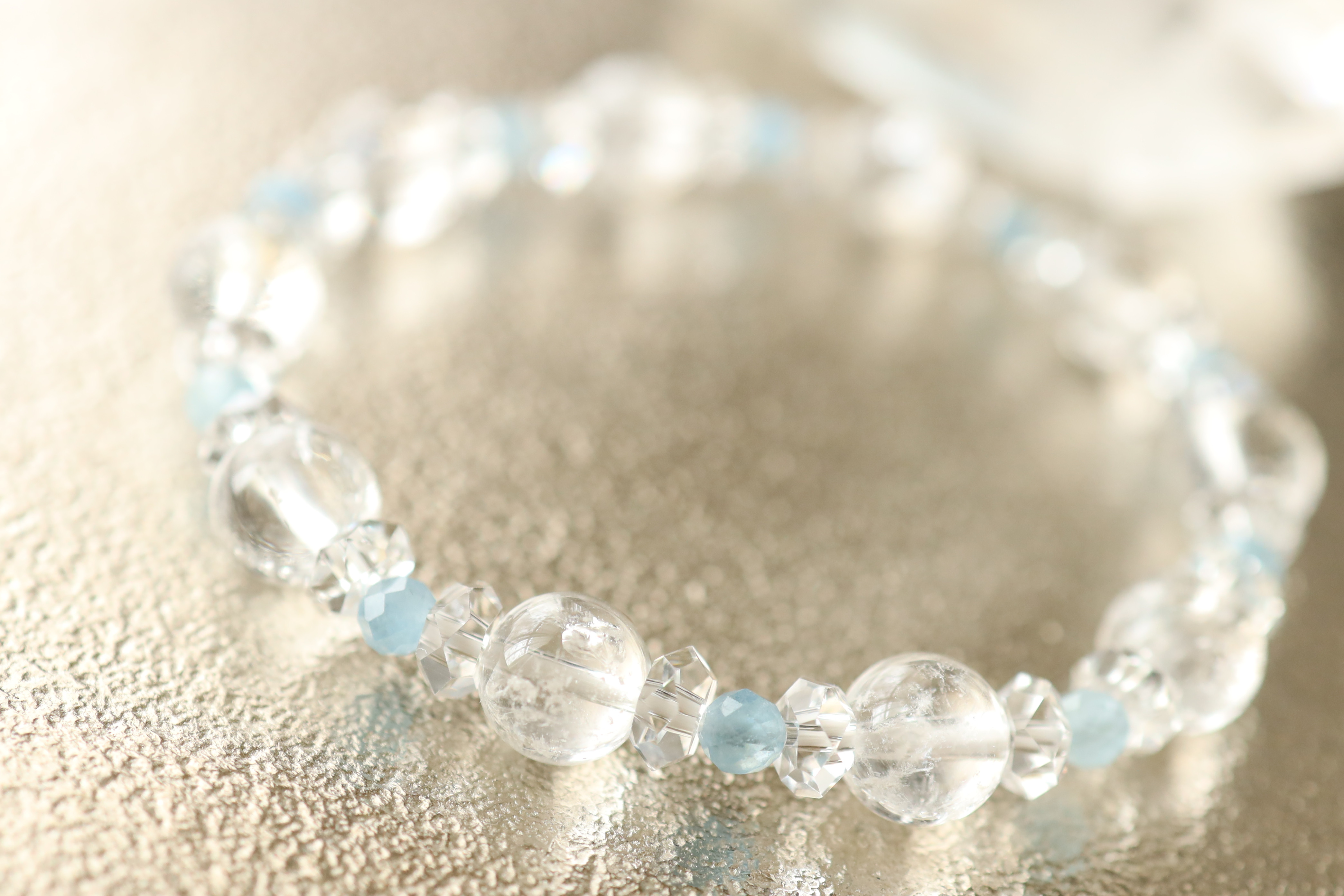 …☆プレミアムブレス☆ブリザードタイプ：天然水晶：8ミリ＆アクアマリン：4ミリ（ラウンドカット）☆天然石☆…