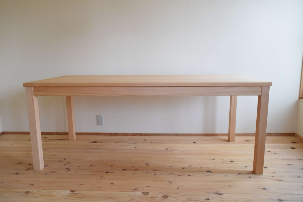 国産材ヒノキ無垢材のシンプル ダイニングテーブルW160