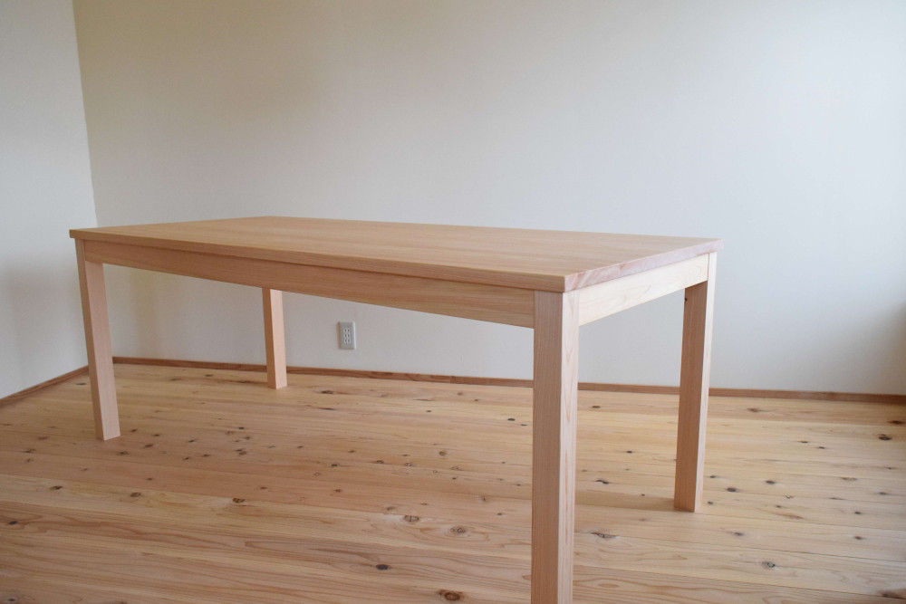 国産材ヒノキ無垢材のシンプル ダイニングテーブルW160