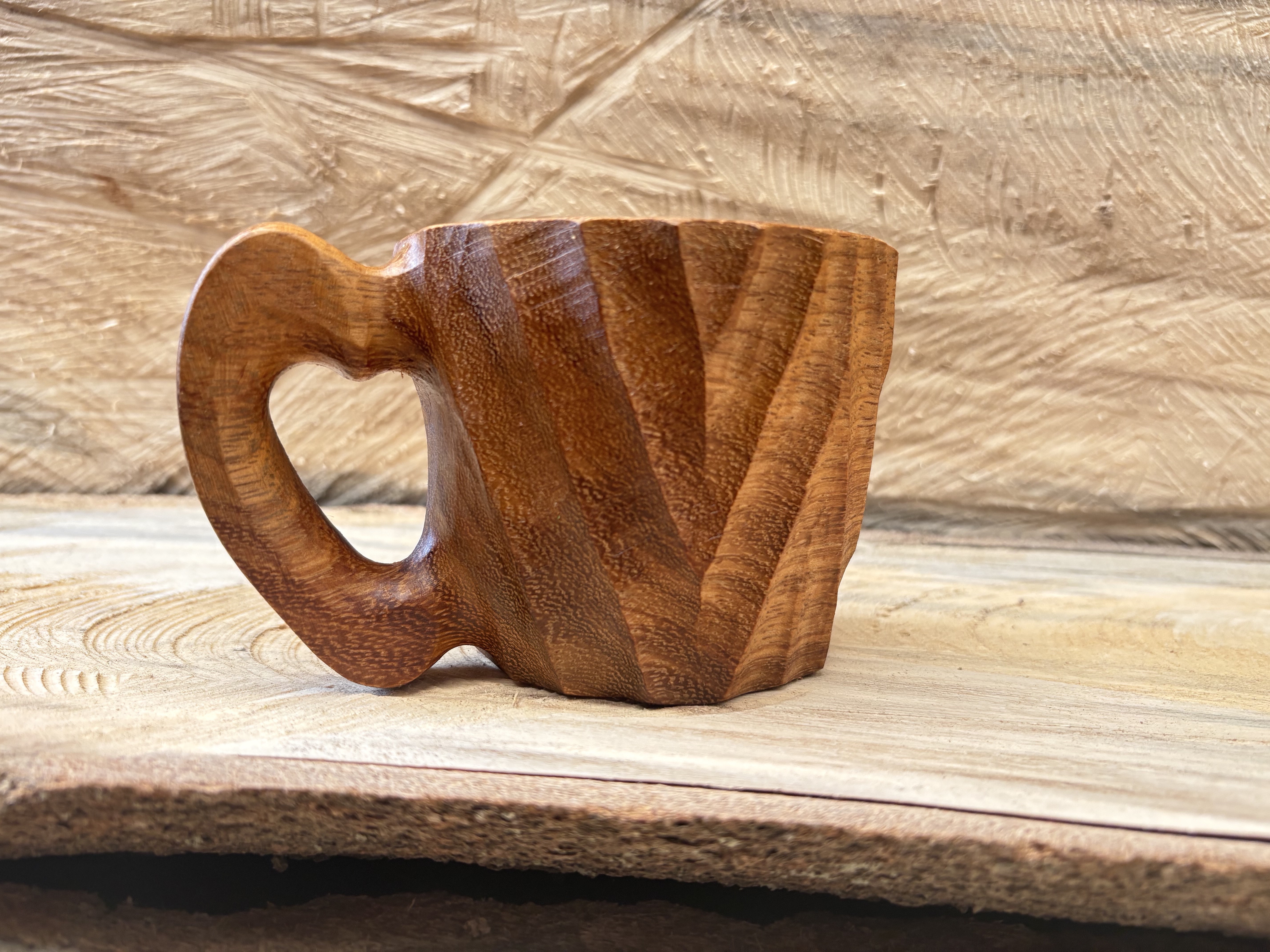 彫刻家が創るアートなマグカップ